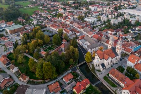 Javni razpis za dodelitev nepovratnih proračunskih sredstev za sofinanciranje prenove fasad na objektih izven mestnega jedra naselja Ribnice za leto 2022