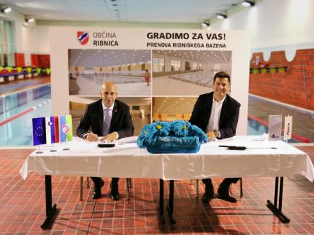 Podpisana je Pogodba o rekonstrukciji in prenovi bazena v Športnem centru Ribnica