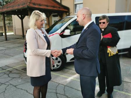 Slavnostni prevzem novega šolskega kombija