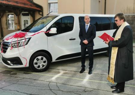 Slavnostni prevzem novega šolskega kombija