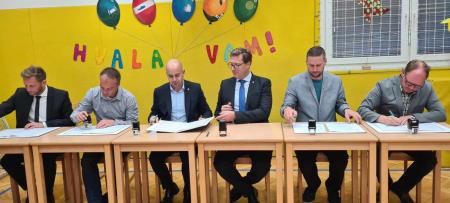 Podpisana je Pogodba za sofinanciranje delovne terapije na OŠ Ljubo Šercer 
