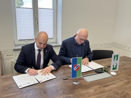 Podpis pogodbe - »Fekalna kanalizacija Sajevec z ostalo komunalno infrastrukturo«.
