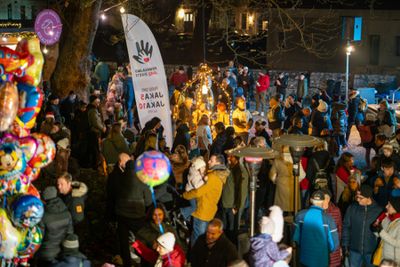 Ribnica zažarela v praznični podobi