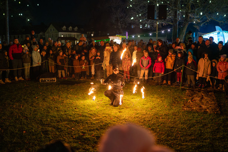 Ribnica zažarela v praznični podobi
