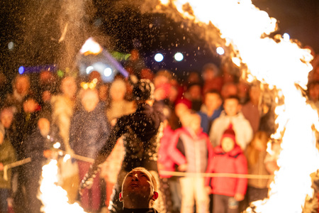 Ribnica zažarela v praznični podobi