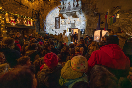 Ribnica zažarela v praznični podobi
