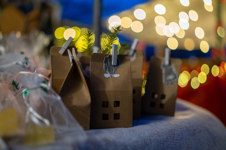 Ribnica zažarela v praznični podobi