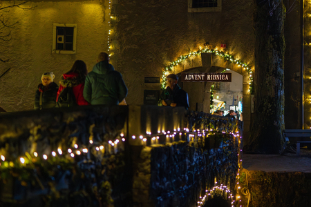 Ribnica zažarela v praznični podobi